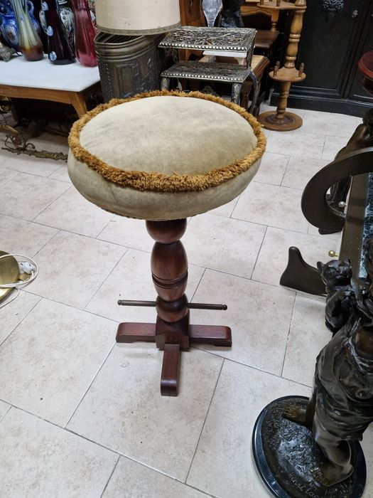 Прекрасен антикварен английски бар стол табуретка