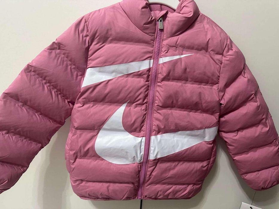 Детско яке Nike; ботуши Moon Boot