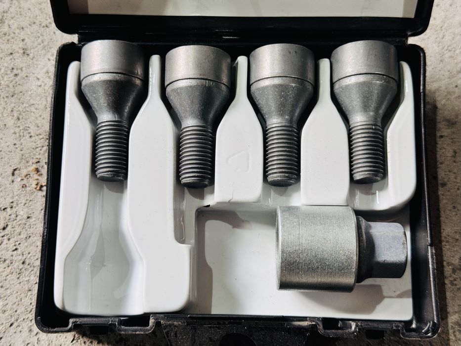 Секретни болтове Fiat Alfa Lancia нови