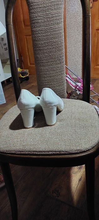 Дамски Обувки  .