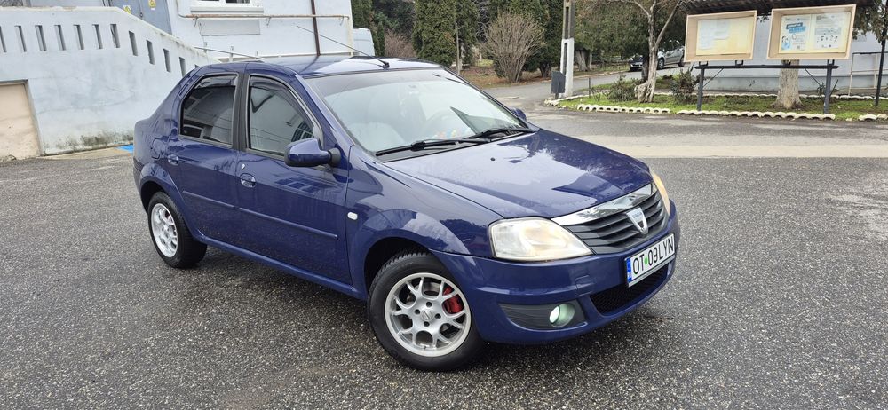 Vând Dacia logan