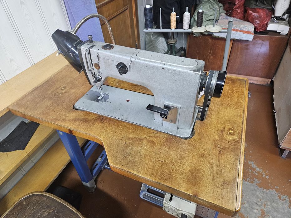 Продам швейную машину