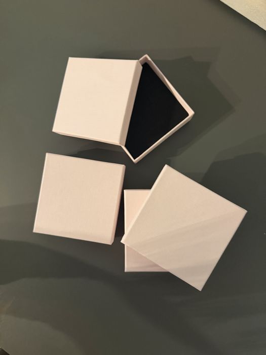 Коробка для укарашееий