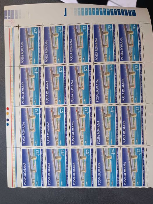 Vând colecții de timbre și discuri de vinil