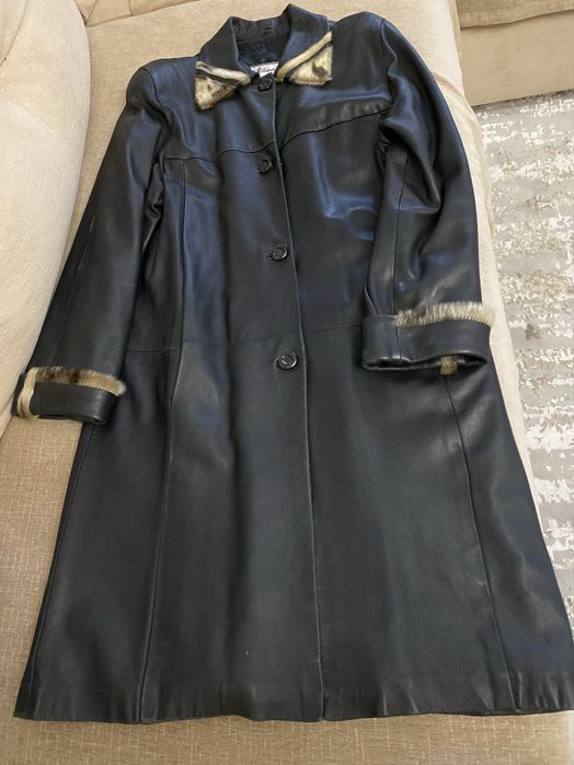Кожаное демисезонное пальто