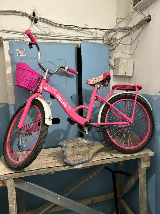 Велосипед для девочки и снейкборд для пацана