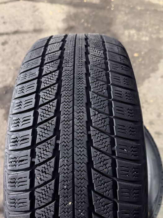 Продам зимные шины 215/55/17