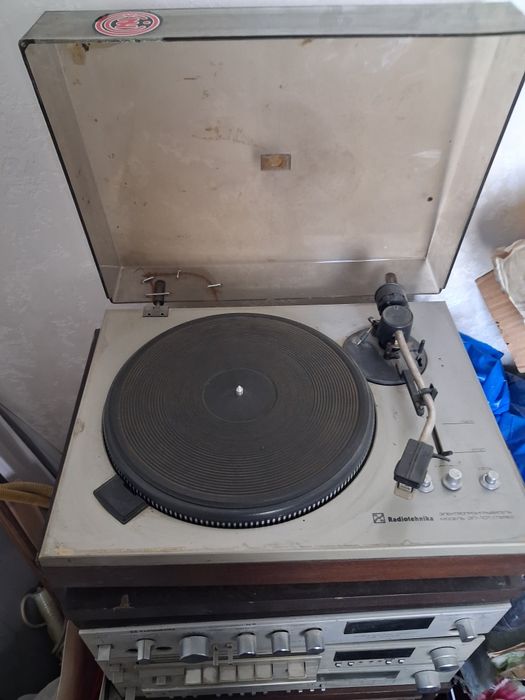 Radiotehnika: Проигрыватель, усилитель, магнитофон-приставка и тюнер