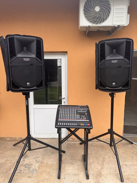 Vand 2 boxe  acrive rcf 735A si un mixer dinacor 1003