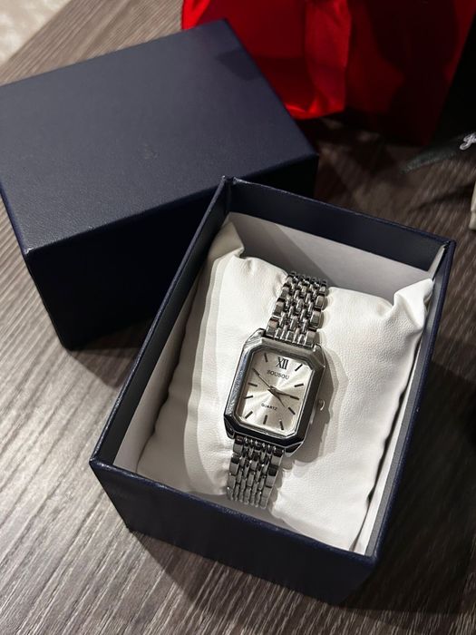 новые часы с коробкой