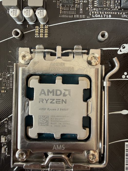 Kit Gaming AMD AM5: Ryzen 5 8400F + Placă de bază ASUS PRIME A620M-K (DDR5)