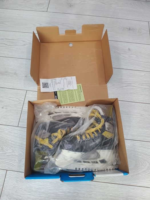 Продам хоккейные коньки