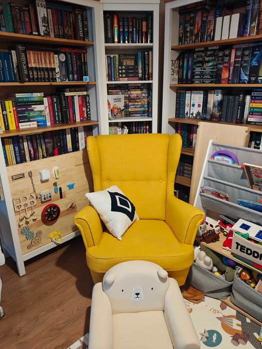 Библиотека/етажерка, кресло