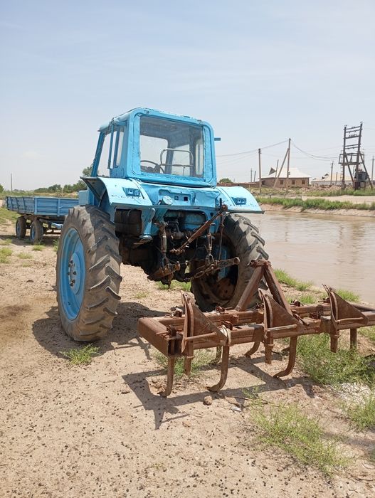 Mtz 80traktori yurib turgan traktor