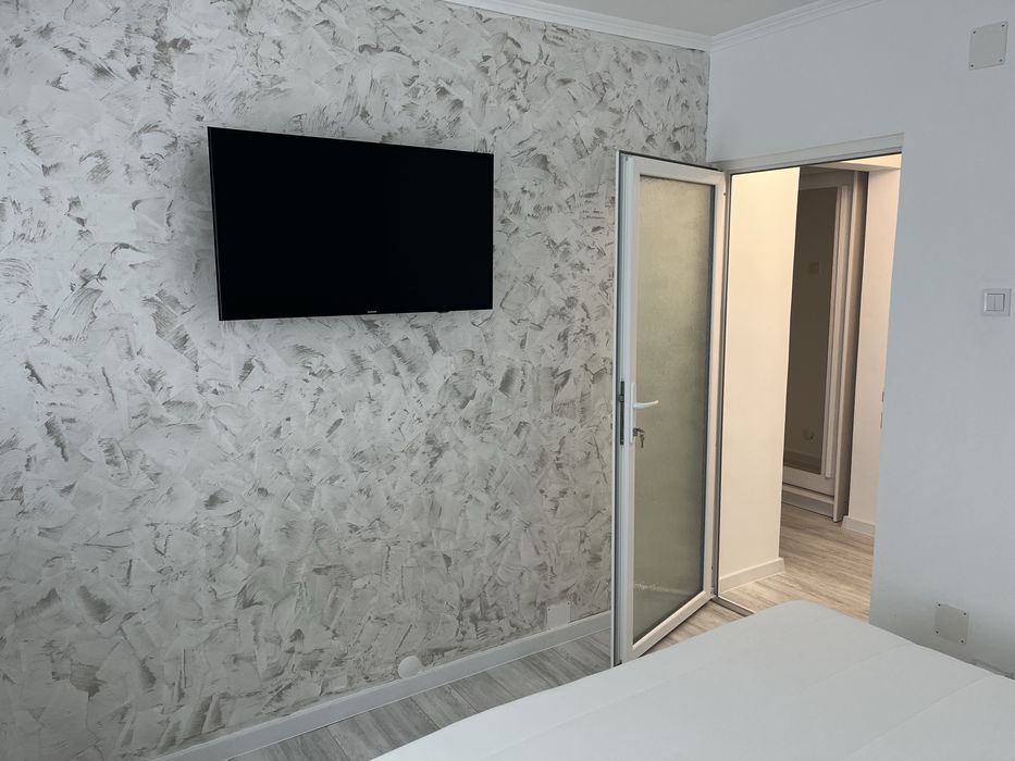 Închiriere apartament 3 camere – totul nou, 450 €/lună.