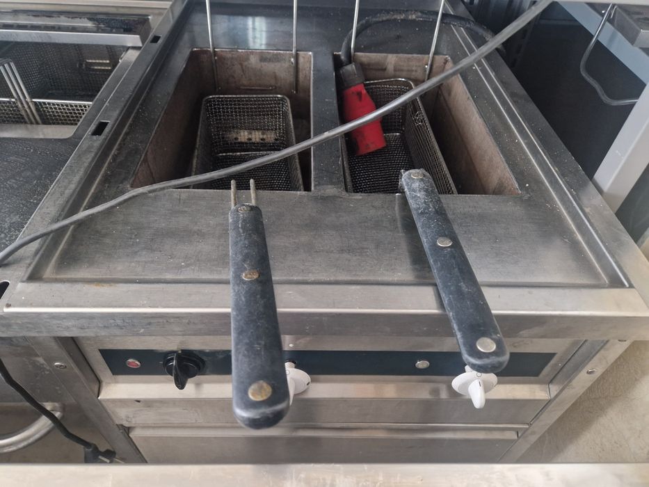 Friteuza dubla sau simpla  de putere, cu banc, din inox