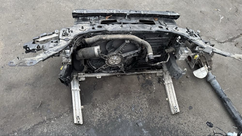 BMW F46 F45 Маска с радятори Комплект