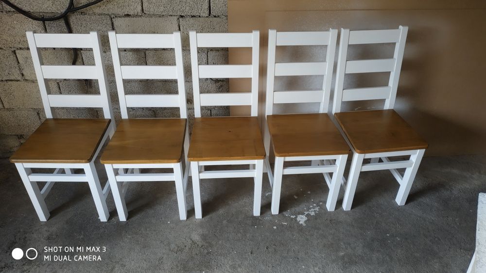 Scaune cu sezut din lemn masiv