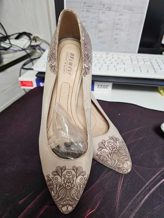 Обувь кожаная, кроссовки и кеды