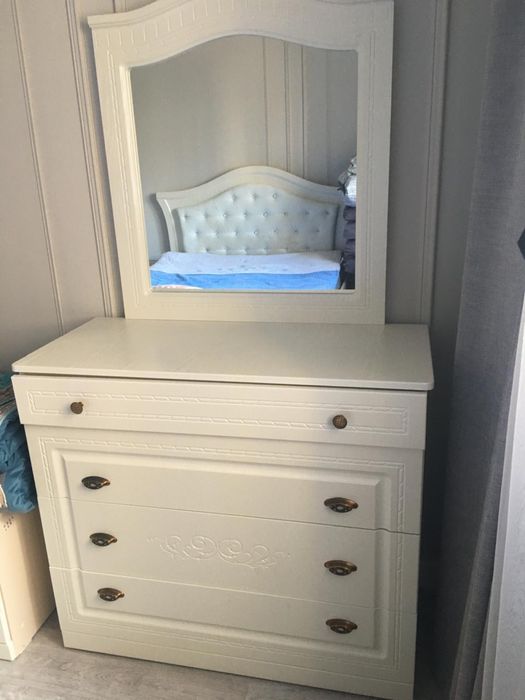 Продам спальный гарнитур