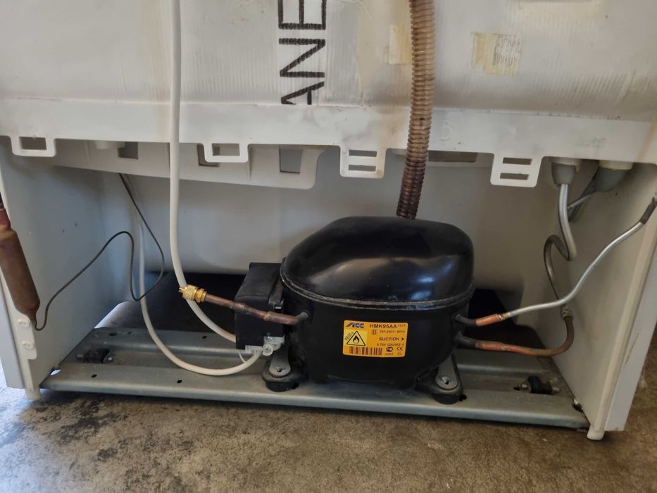 Compresor frigider, combina frigorifica, marca ACC, model HMKAA.