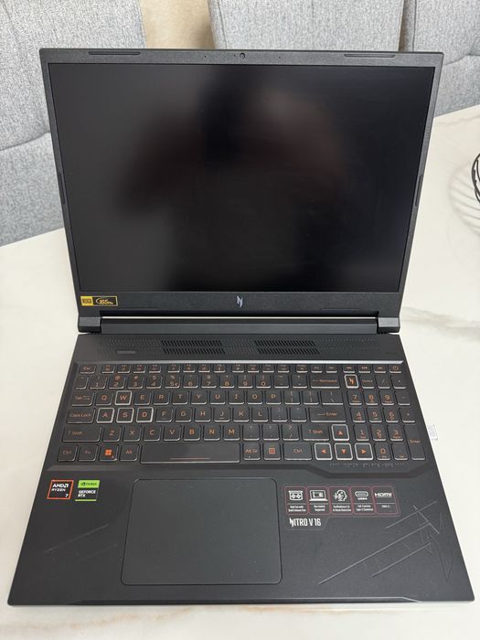 Laptop Gaming Acer Nitro V16 . RTX 4060 , Ryzen 7 8845HS