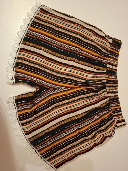 Pantaloni scurți cu dantelă
