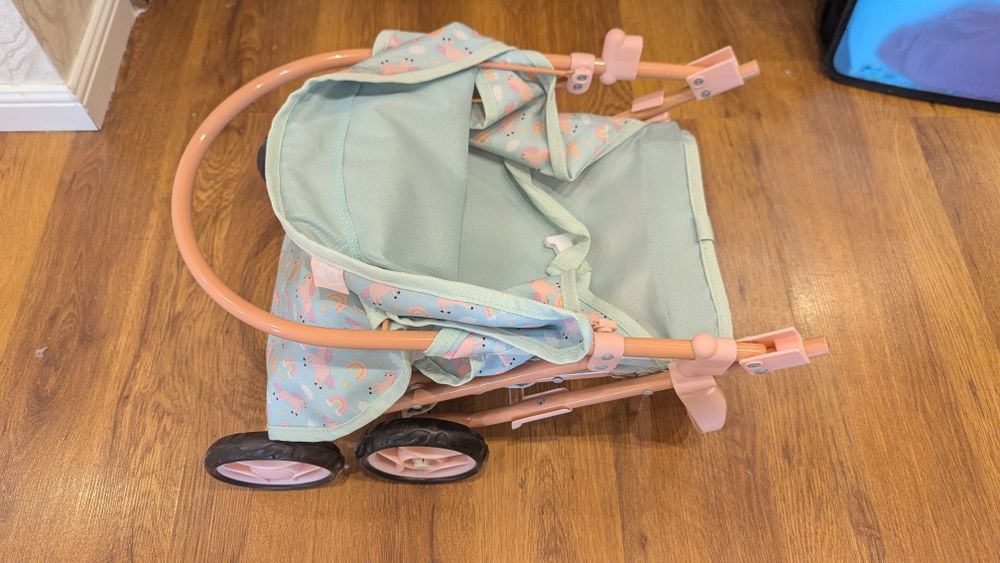 Игрушечная коляска