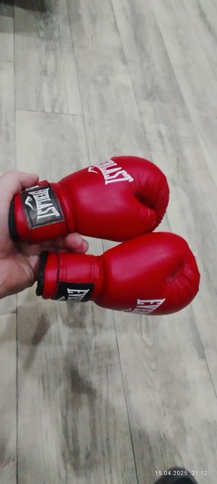 Боксерские перчатки. Детский велосипед