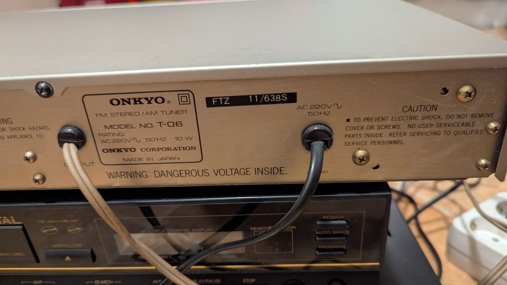 Tuner Onkyo T-06