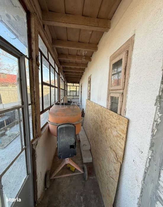 Casa individuala reconditionata partial-Teren 900 mp-Toate utilitatile