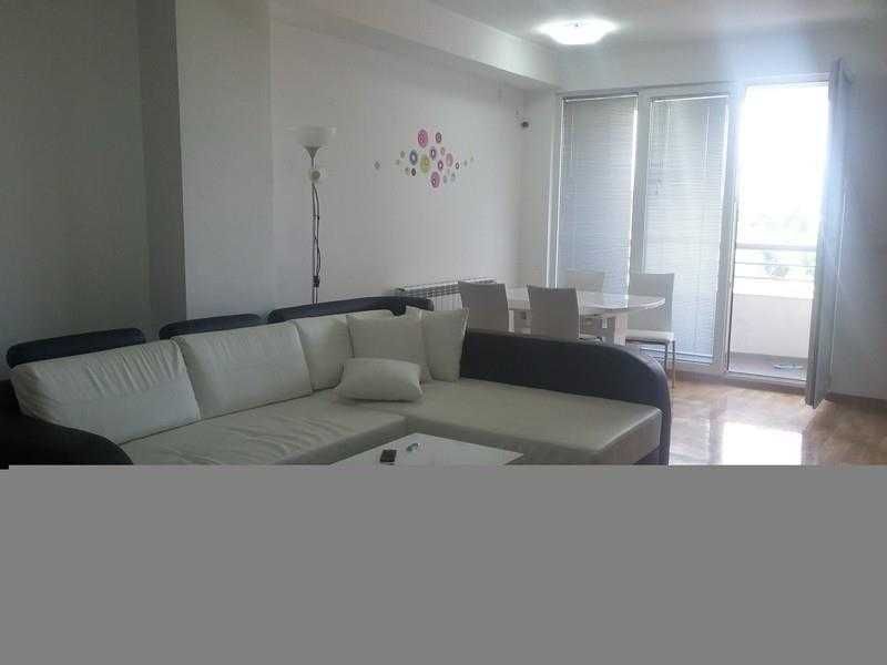 Дава се под наем Двустаен апартамент в Бургас, Възраждане - 55 кв.м за 229.5 € - Снимка #2