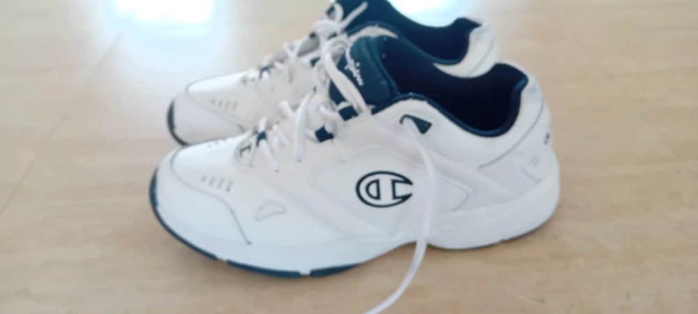 Pantofii sport champions