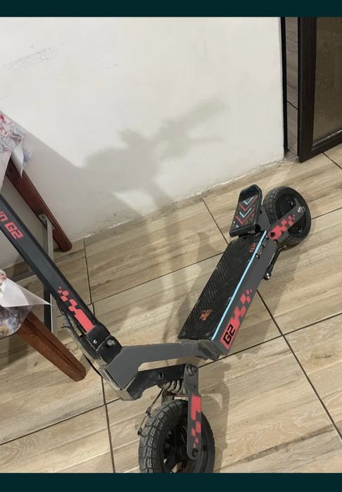 Vând trotineta kukirin g2