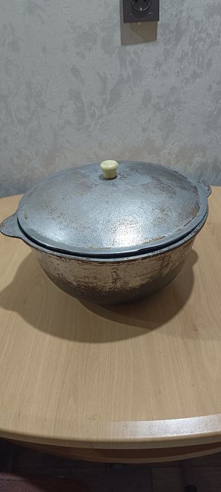 Продам казан чугунный