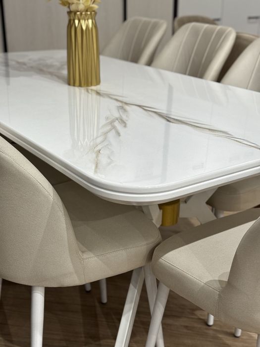 Стол и 8 стулья от Comfort Mebel