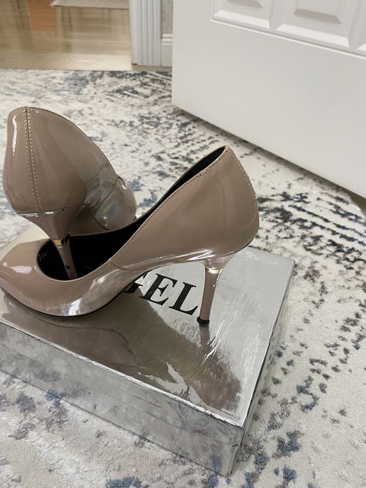 Продам бежевые туфли