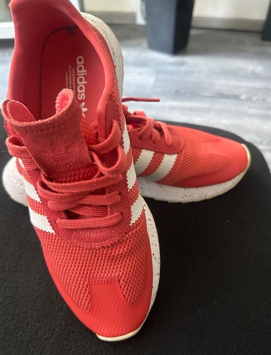 Маратонки Adidas оранжеви