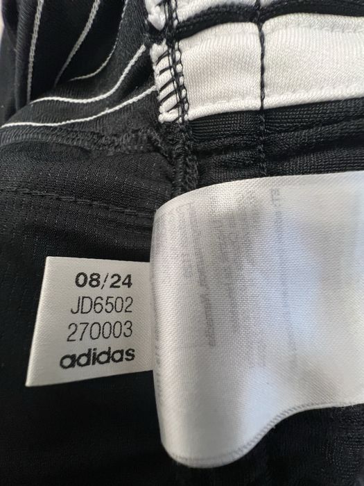 Продается спортивный костюм Adidas