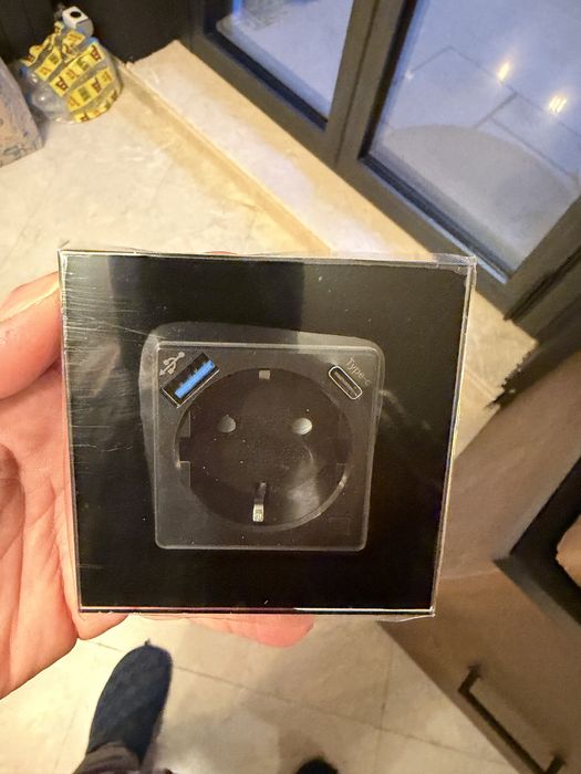 Смарт ZIGBEE контакт с USB A+C стъклена рамка