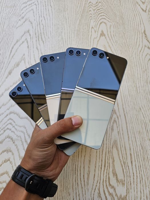 Samsung Galaxy Z Flip 5 (5G + e sim). Ideal joyi 8/256 GB. IME o'tkan