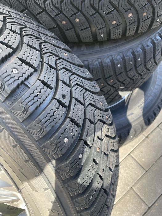 Комплект зимних шин с дисками 225/70R16