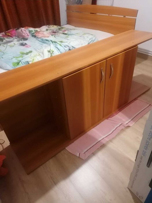 Set dormitor: pat dublu cu corp superior și dulap cu oglindă