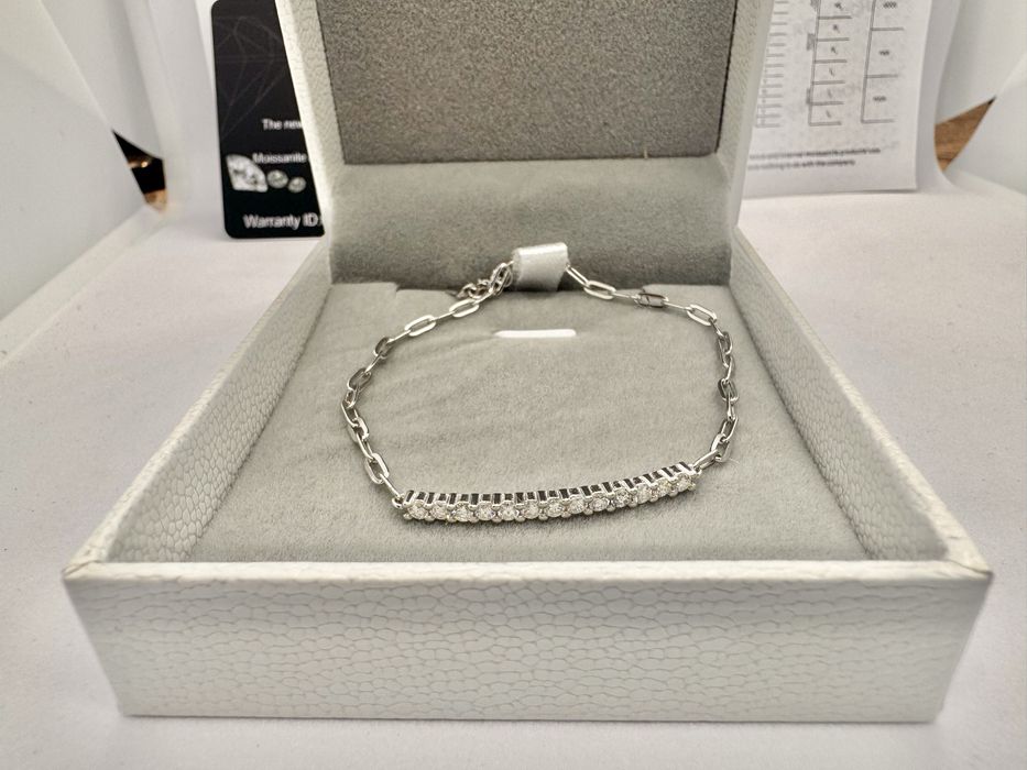 Сребърна гривна с мойсанит (Диамант)