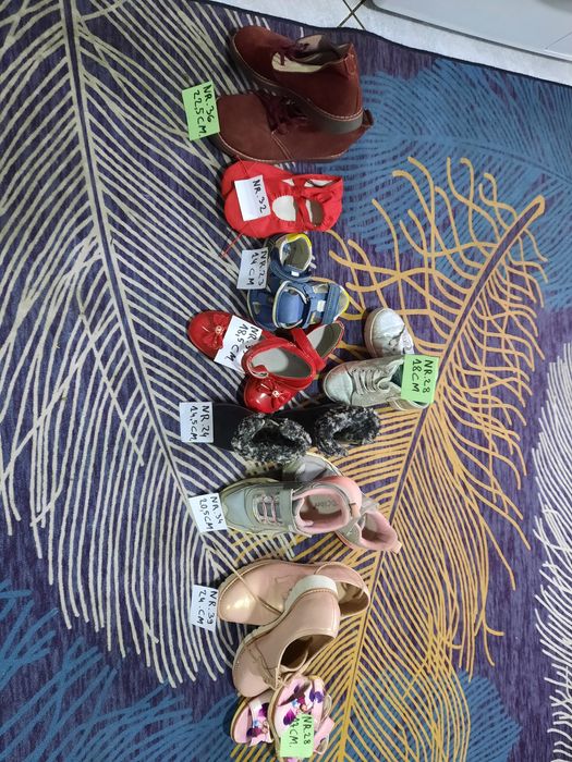 Vând papuci de copii