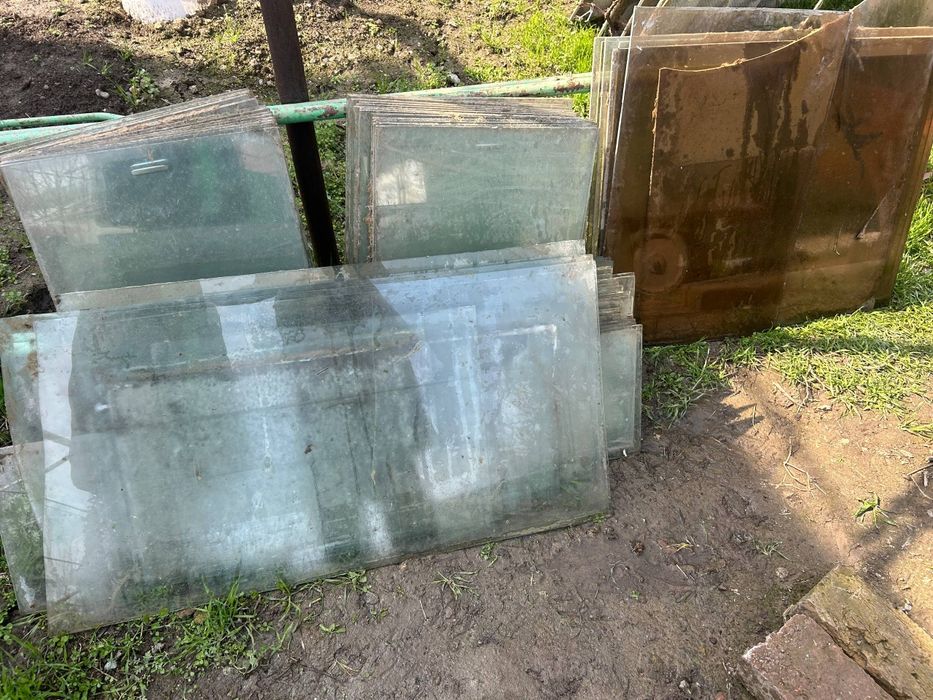 Отдам даром стекло витринное