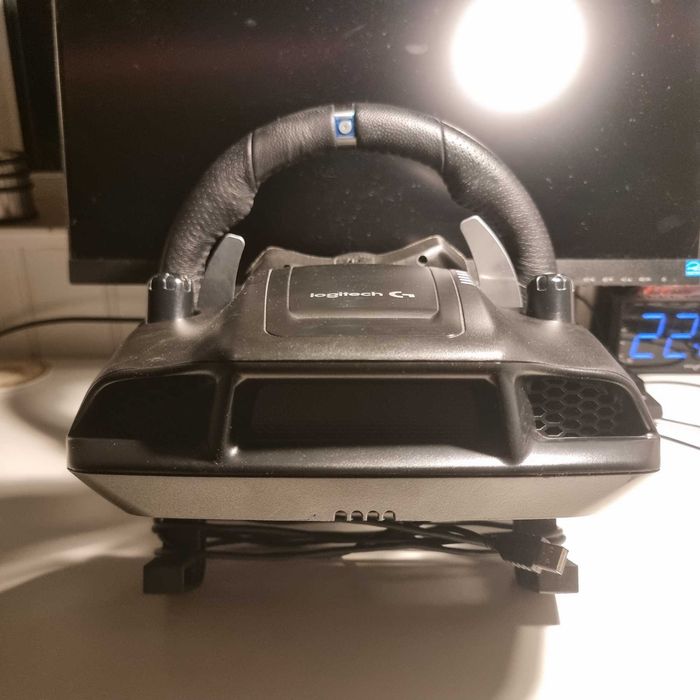 Volan Logitech G29 cu pedale și schimbător