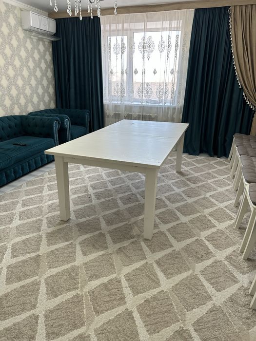 Стол и стулья Ikea