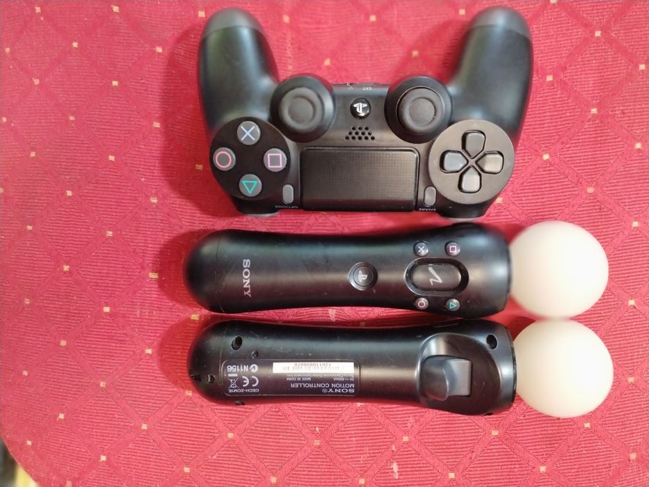 **Vând set  controllere  PlayStation 4 aduse din Germania