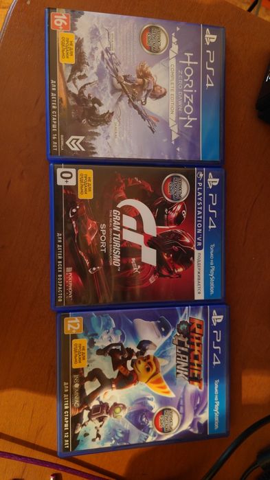 PS4 Slim 520 гб с куча игр ( в хорошем состаяние )